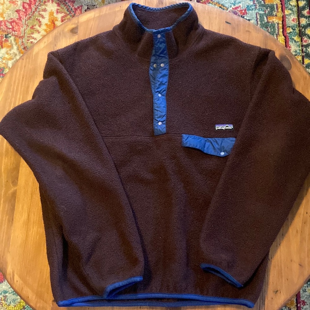 MAKE AN OFFER!!! 2001 Patagonia sweatshirt. Size M